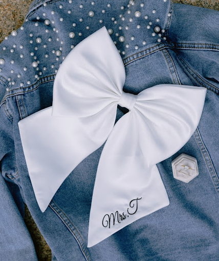 MRS. T Short Detachable Bow